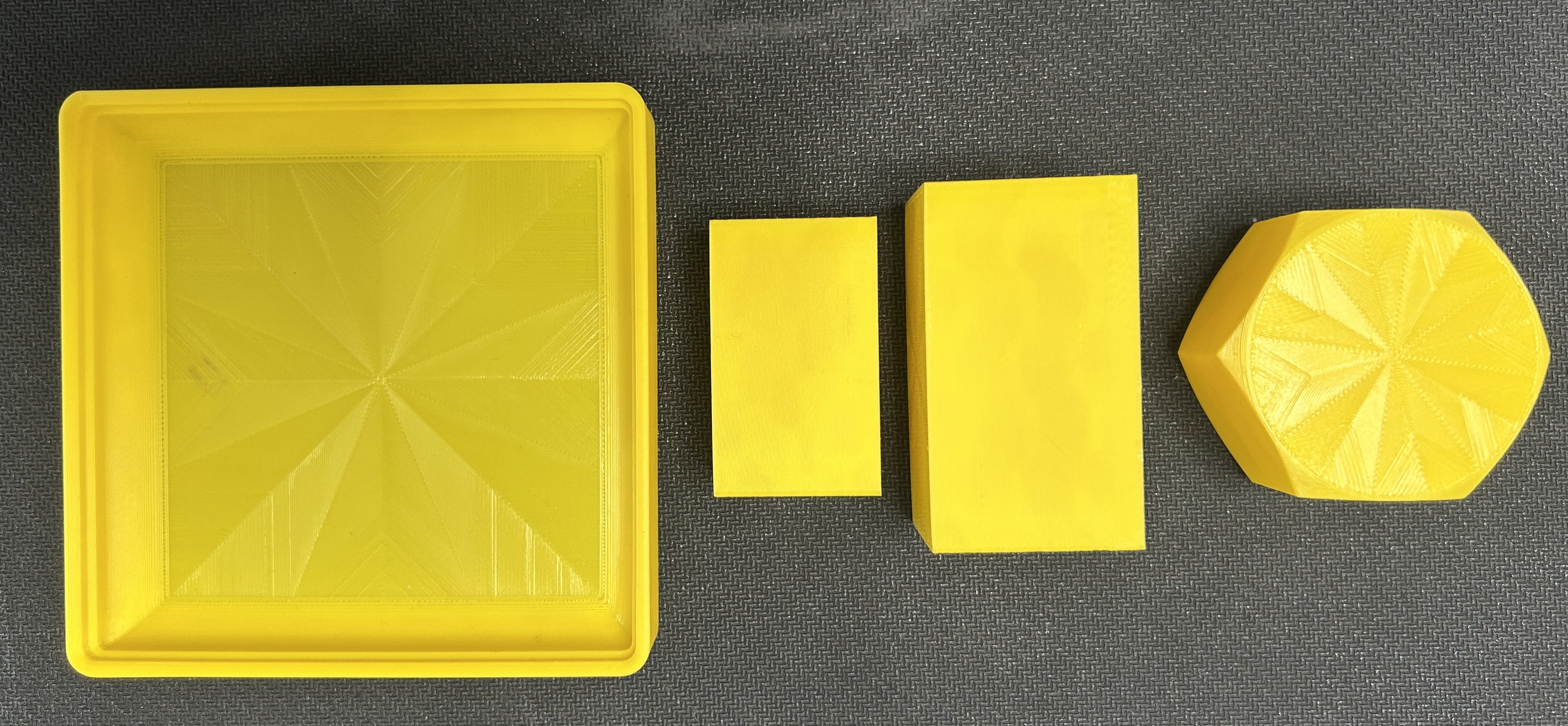 3D printed tray and block used for the pick-and-place task